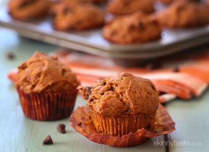 mini-pumpkin-chocolate-chip-muffins